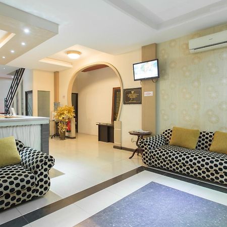 Oyo 663 Hotel Sejati Balikpapan (Borneo) Exterior foto